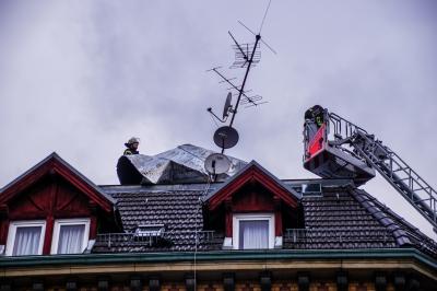 Stuttgart Ost: Sturm deckt Flachdach ab